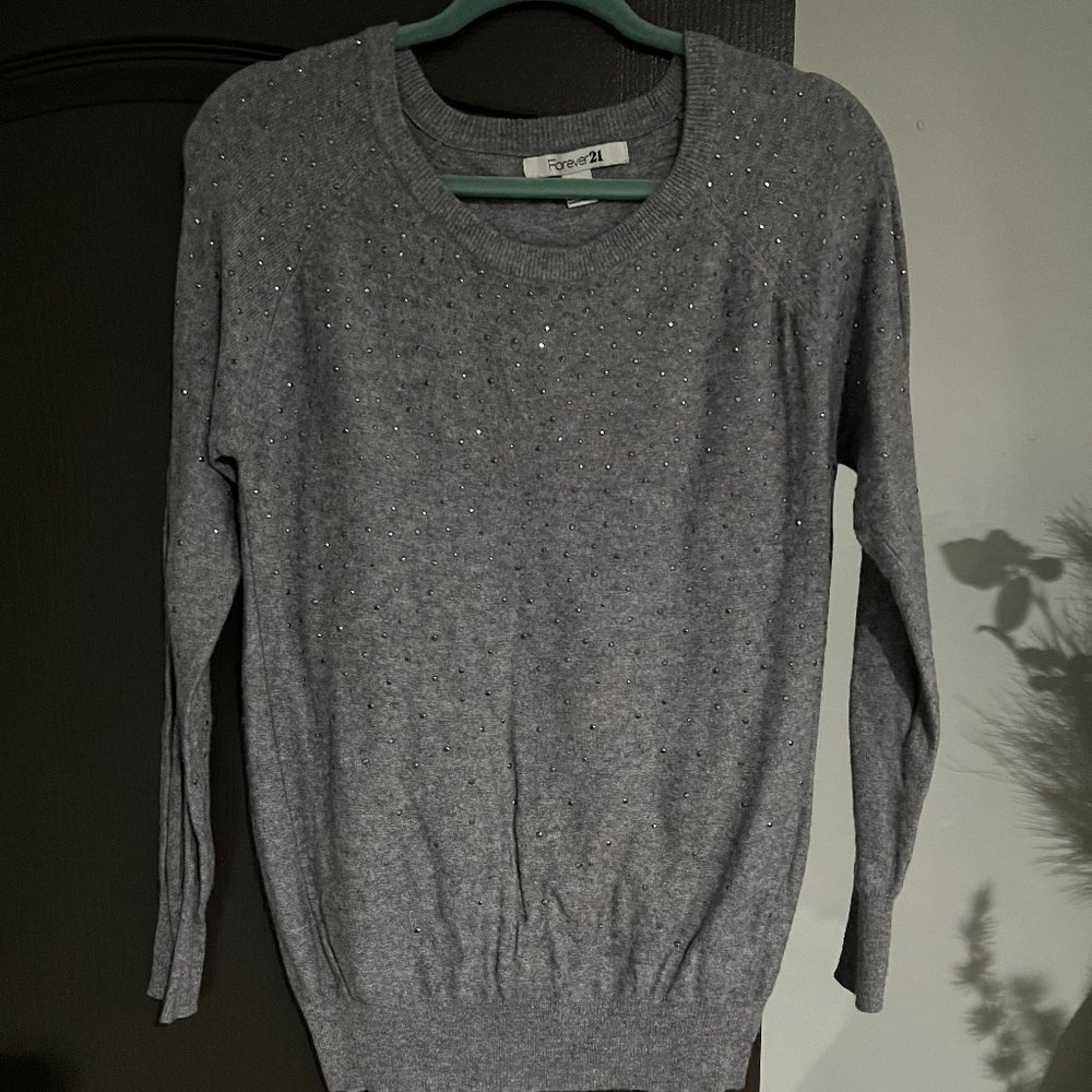 FOREVER 21 RHINESTONE EMBELLISHED LONG SLEEVE SCOOP NECK SWEATER GREY WOMEN SM